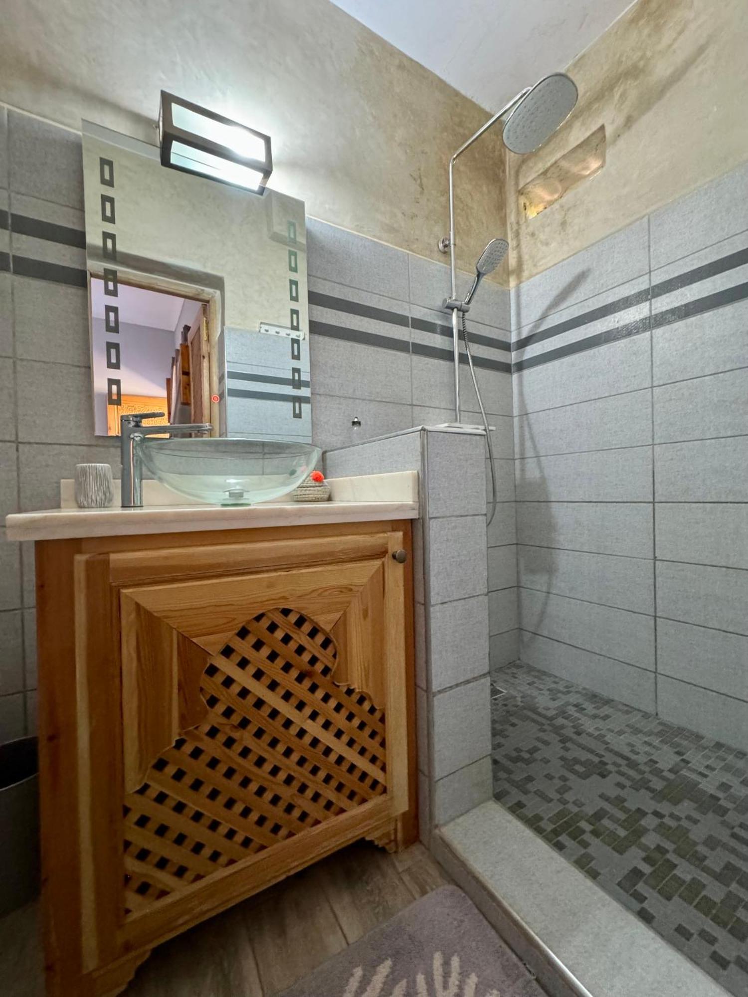 Hotel Jenny Lynn Tazrou Esterno foto